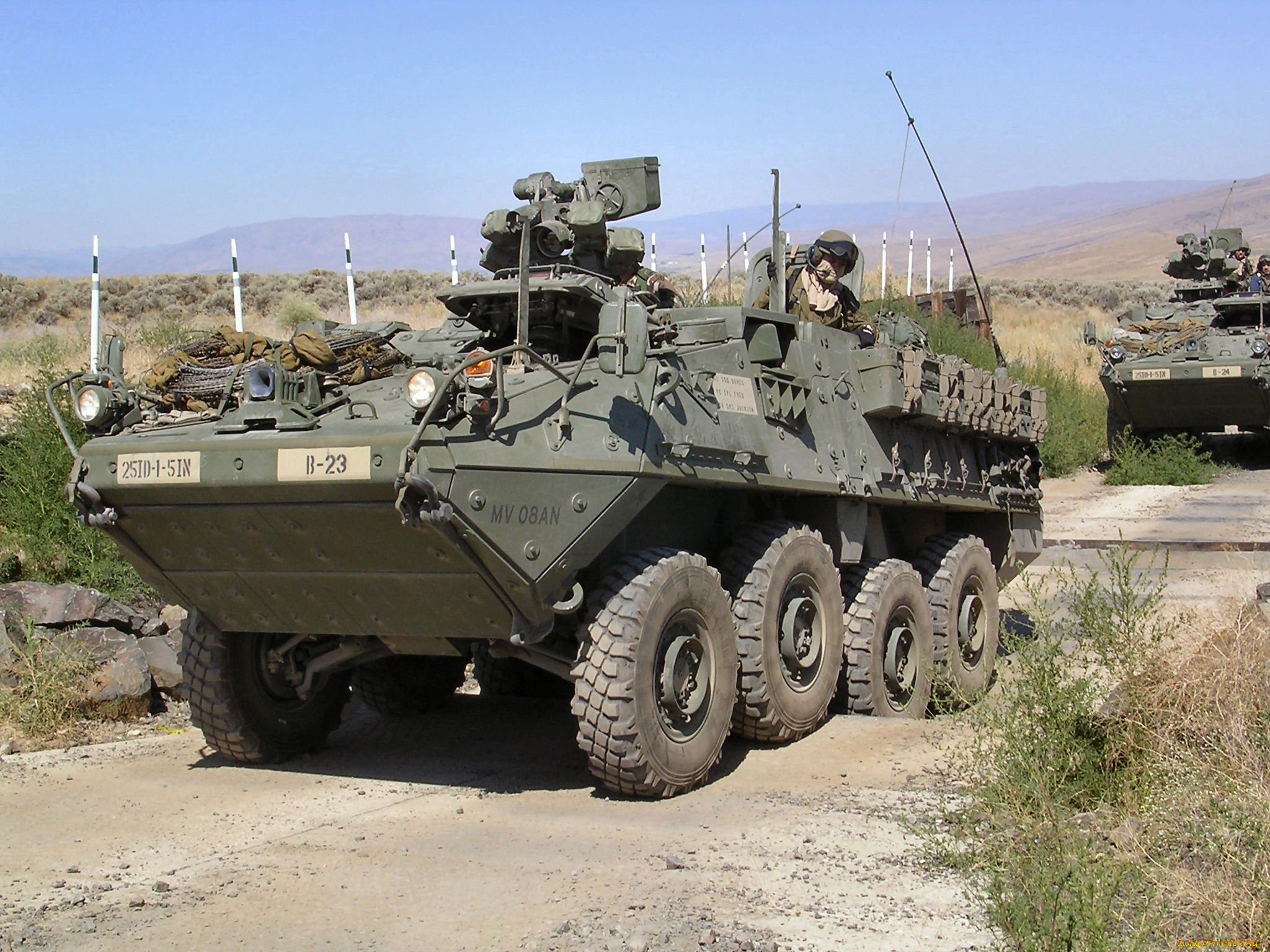 Страйкер боевая бронированная машина. Stryker Боевая бронированная машина. Stryker Боевая БТР. Бронетранспортер Stryker США. Stryker Боевая бронированная машина бронетранспортёры США.